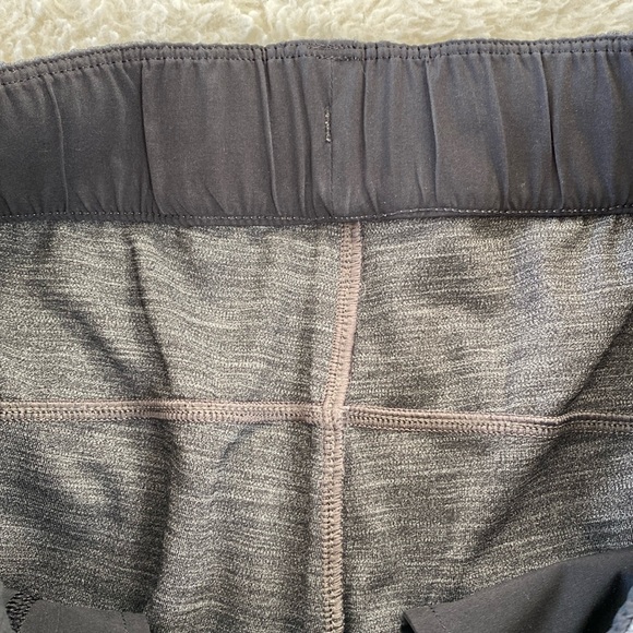 ❤️ Lululemon On The Fly Pant Grey Print Luxtreme Size 4 - Picture 5 of 12